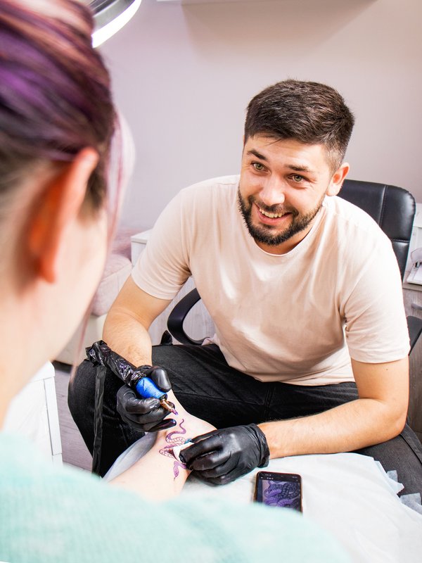 Trouvez l'artiste tatoueur idéal à Nice pour votre projet unique
